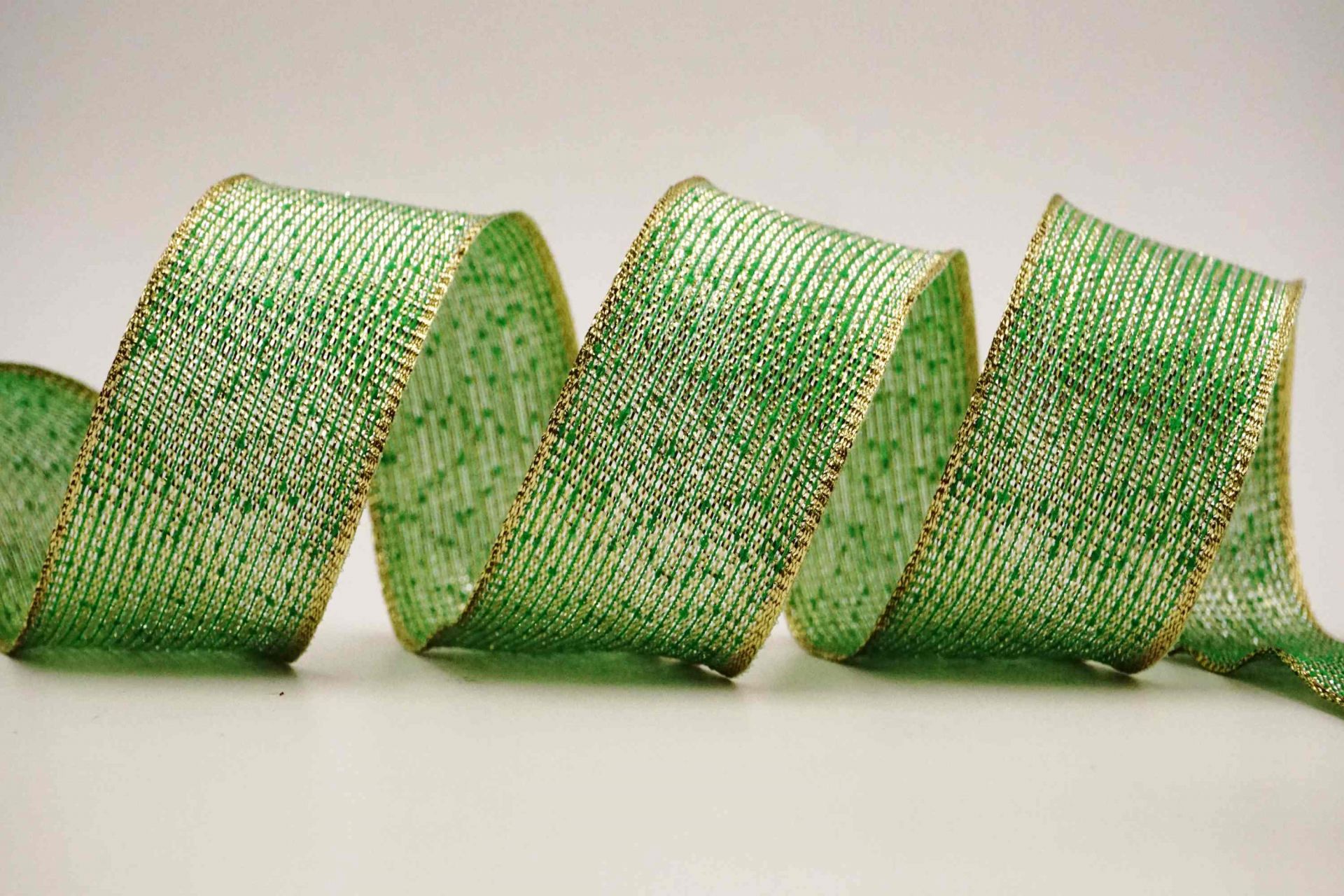 Cinta metálica tejida Pom Pom